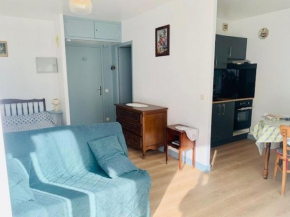 Studio cosy avec balcon, parking et Wifi - 2 pers, proche thermes et centre ville - FR-1-703-11